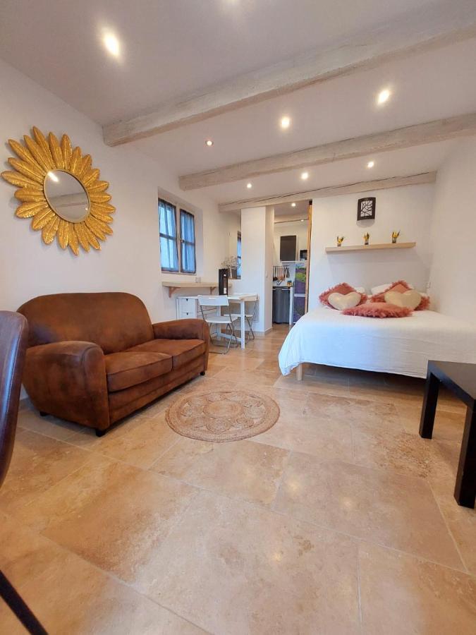 Logement D'Exception Pres Du Colorado Provencal Dans Une Residence Au Calme Avec Piscine Offrant Une Vue Imprenable Sur Le Luberon Depuis Sa Terrasse Viens Exterior photo