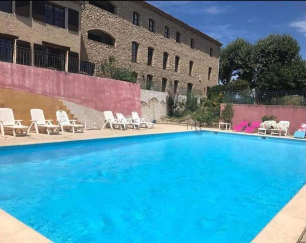 Logement D'Exception Pres Du Colorado Provencal Dans Une Residence Au Calme Avec Piscine Offrant Une Vue Imprenable Sur Le Luberon Depuis Sa Terrasse Viens Exterior photo