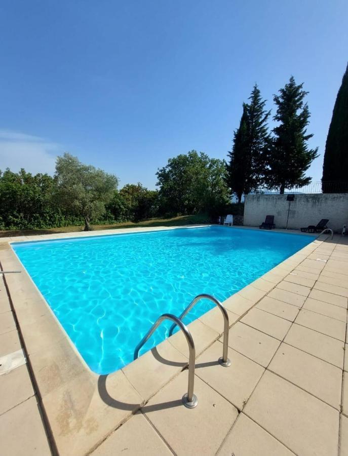 Logement D'Exception Pres Du Colorado Provencal Dans Une Residence Au Calme Avec Piscine Offrant Une Vue Imprenable Sur Le Luberon Depuis Sa Terrasse Viens Exterior photo