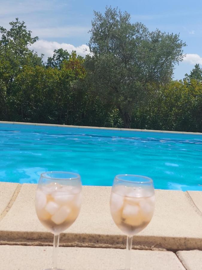 Logement D'Exception Pres Du Colorado Provencal Dans Une Residence Au Calme Avec Piscine Offrant Une Vue Imprenable Sur Le Luberon Depuis Sa Terrasse Viens Exterior photo